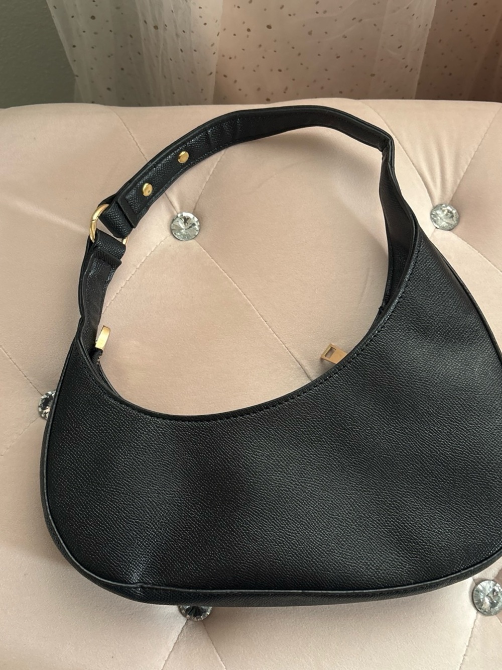 Classic Black Leather Shoulder Bag - Sleek Everyday Carry